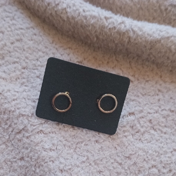 Jewelry - Elegant Gold Hoop Earrings